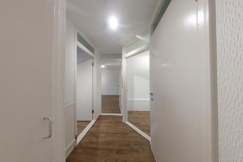 1 bedroom flat to rent, Croft Close, Kings Langley WD4