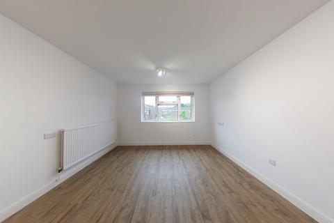 1 bedroom flat to rent, Croft Close, Kings Langley WD4