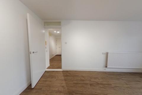 1 bedroom flat to rent, Croft Close, Kings Langley WD4