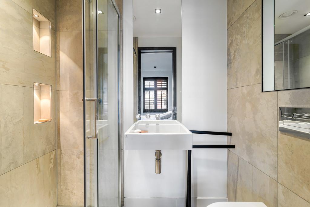King St, Covent Garden - bathroom