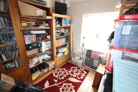 28 East Avenue, Ruabon, Wrexham, LL14 6BG