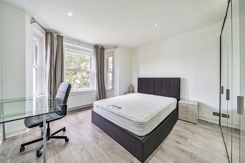 4 bedroom apartment to rent, Kings Avenue London SW4