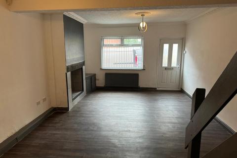 3 bedroom terraced house to rent, Main Street Sheffield S63 9JX