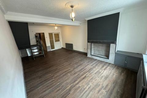 3 bedroom terraced house to rent, Main Street Sheffield S63 9JX