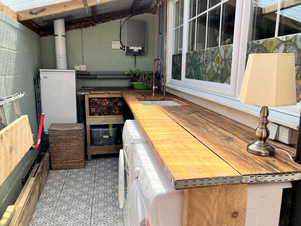 Lean-to utility room