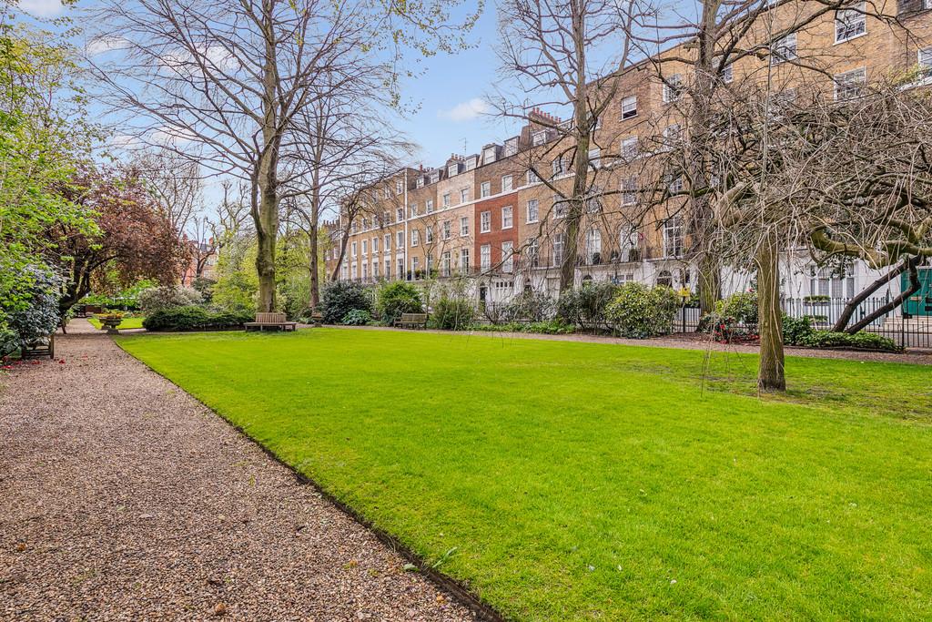 Brompton Square 32, Flat 1 19