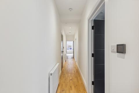 2 bedroom flat to rent, Putney High Street, London