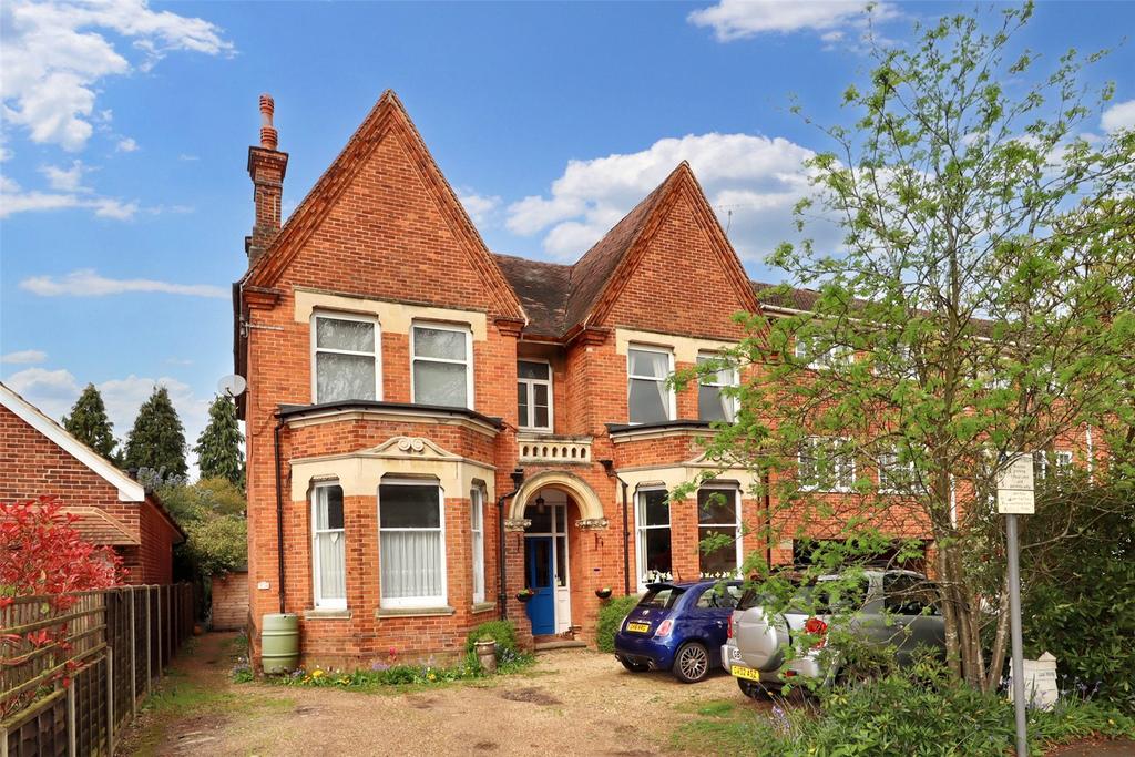 Mount Hermon Road, Surrey GU22 5 bed for sale £500,000