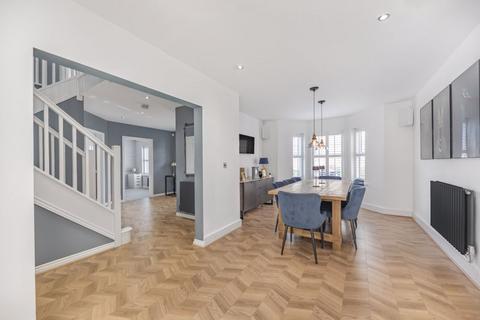 8 Manor Gate Lane, Wilmington, Dartford, DA2 7EW