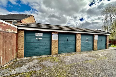 Garage to rent, Knightwood Road, Hythe, Southampton