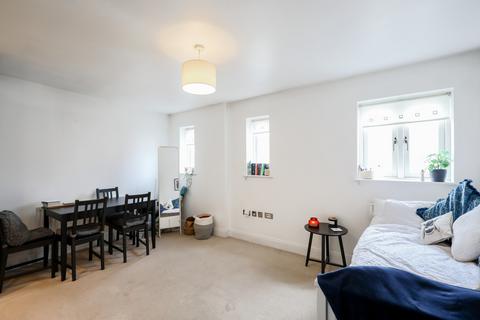 1 bedroom apartment to rent, High Street, Teddington