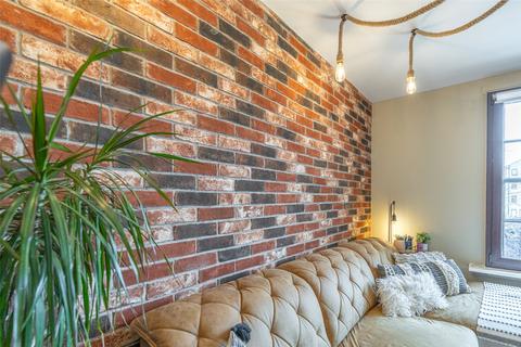 20/3 Shore, Edinburgh, EH6 6QN