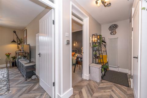 20/3 Shore, Edinburgh, EH6 6QN