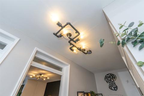 20/3 Shore, Edinburgh, EH6 6QN