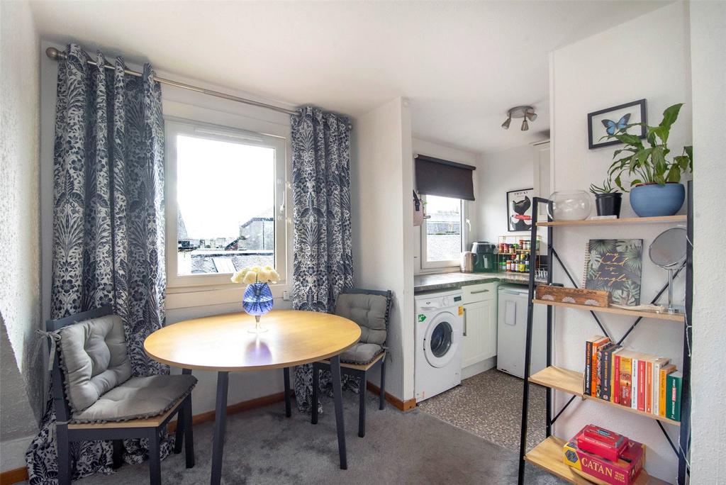 Lounge/ Dining Room