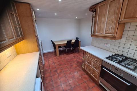 3 bedroom end of terrace house to rent, Warrens Shawe Lane, Edgware, Middlesex, HA8 8FX