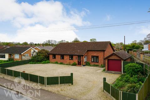 4 bedroom detached bungalow to rent - Station Road, Lingwood, Norwich