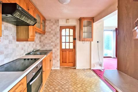 17 Castle Drive, Willenhall, WV12 4QY