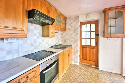 17 Castle Drive, Willenhall, WV12 4QY