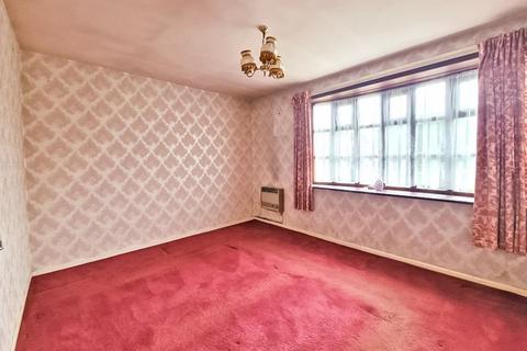 17 Castle Drive, Willenhall, WV12 4QY