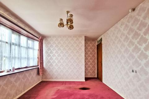 17 Castle Drive, Willenhall, WV12 4QY