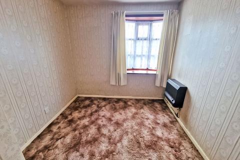 17 Castle Drive, Willenhall, WV12 4QY