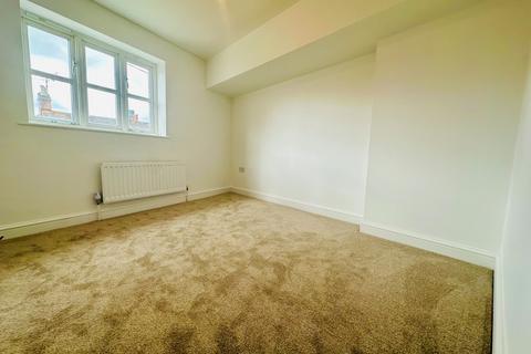 3 bedroom end of terrace house to rent, High Street, Hitchin SG4