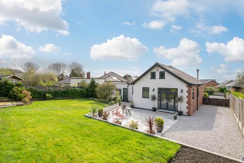 2 bedroom detached bungalow for sale, Oakwood Avenue, Birkenshaw