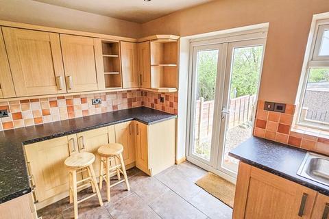 2 bedroom end of terrace house to rent, Western Boulevard, Nottingham, NG8 5FH