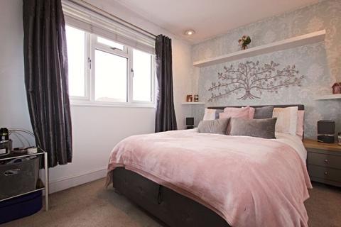 2 bedroom terraced house to rent, Arundel Gardens, Basingstoke RG23