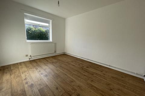 1 bedroom flat to rent, Hallam Court, Pembroke Road, Dronfield, S18