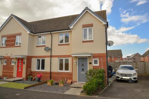 3 bedroom end of terrace house to rent, Royal Drive, Bridgwater TA6