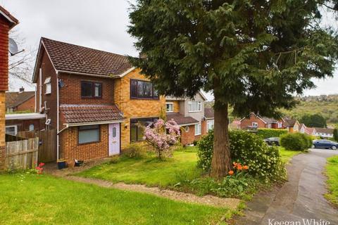 3 bedroom detached house for sale - Knights Hill, High Wycombe