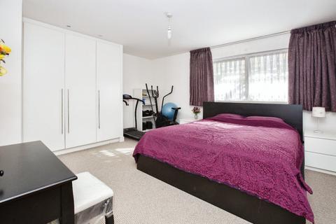 2 bedroom apartment to rent, Latitude Court, Royal Docks
