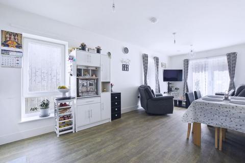 2 bedroom flat for sale, Tranquil Lane, Harrow