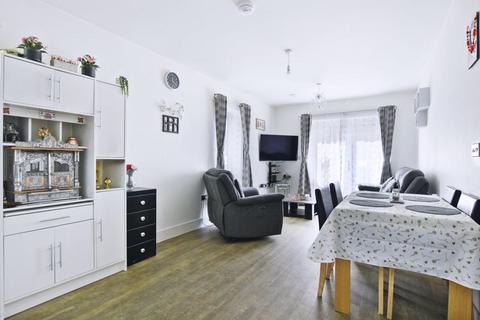 2 bedroom flat for sale, Tranquil Lane, Harrow