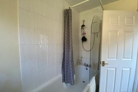 4 bedroom terraced house to rent, Bath Road, Southsea