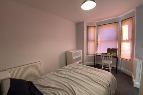 4 bedroom terraced house to rent, Bath Road, Southsea