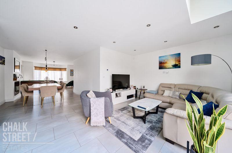 Lambourne Gardens, Hornchurch, RM12 4 bed detached house for sale £