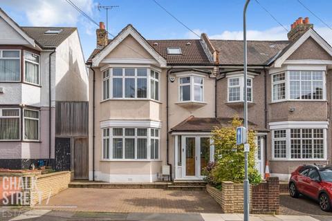4 bedroom end of terrace house for sale, Lennox Gardens, Ilford, IG1