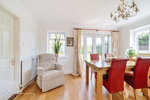 2 Christopher Close, Hornchurch, RM12 6RF