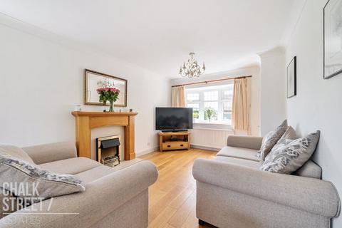2 Christopher Close, Hornchurch, RM12 6RF