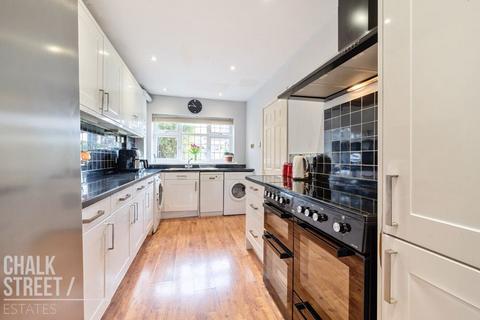2 Christopher Close, Hornchurch, RM12 6RF