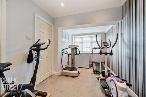 2 Christopher Close, Hornchurch, RM12 6RF