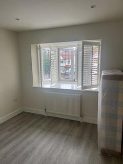 1 bedroom flat to rent, A specious studio flat to rent, Willesden NW10