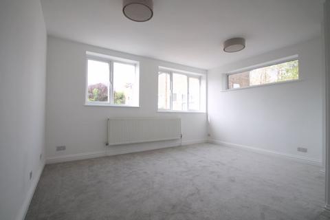3 bedroom end of terrace house to rent, Robinson Road, High Wycombe HP13