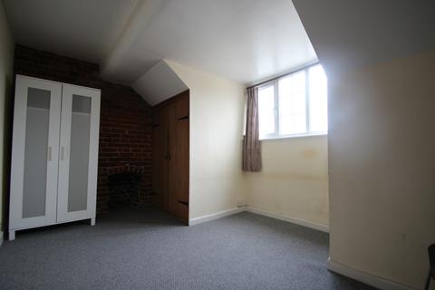 2 bedroom apartment to rent, Upper High Street, Winchester