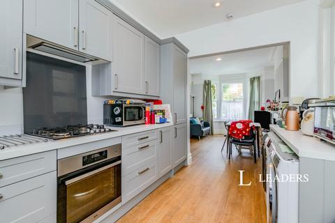 3 bedroom detached house to rent, Woodside Road, Kingston Upon Thames, KT2