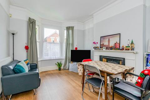 3 bedroom detached house to rent, Woodside Road, Kingston Upon Thames, KT2