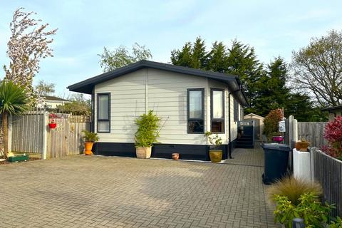 2 bedroom mobile home for sale, The Elms, Lippitts Hill, Loughton